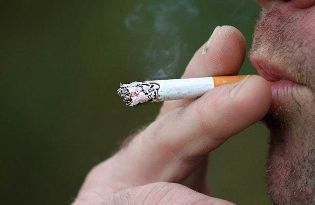 prostoopieniadzach.pl ile tracisz przez całe życie paląc papierosy. Ile kosztuje palenie papierosów